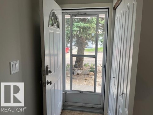 16 West-1033 Youville Drive W, Edmonton, AB - Indoor Photo Showing Other Room