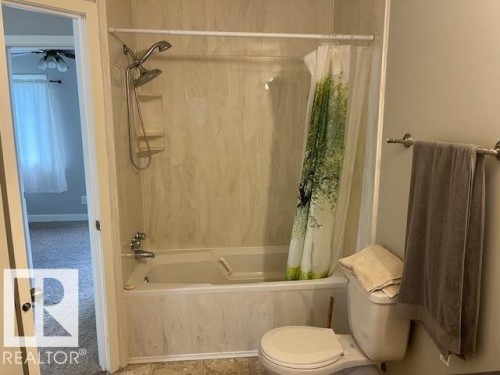 16 West-1033 Youville Drive W, Edmonton, AB - Indoor Photo Showing Bathroom