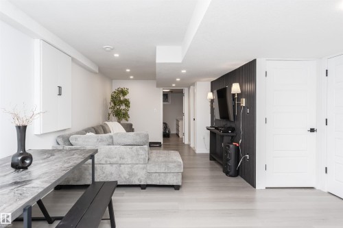 7343 179 Avenue, Edmonton, AB - Indoor Photo Showing Living Room
