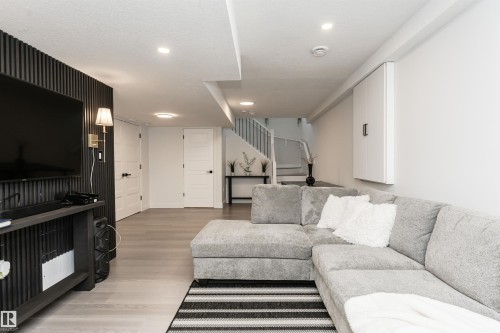 7343 179 Avenue, Edmonton, AB - Indoor Photo Showing Living Room