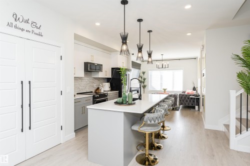 7343 179 Avenue, Edmonton, AB - Indoor Photo Showing Kitchen With Upgraded Kitchen