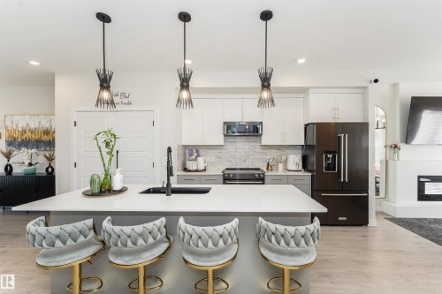 7343 179 Avenue, Edmonton, AB - Indoor Photo Showing Kitchen With Double Sink With Upgraded Kitchen