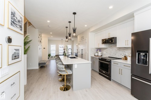 7343 179 Avenue, Edmonton, AB - Indoor Photo Showing Kitchen With Upgraded Kitchen