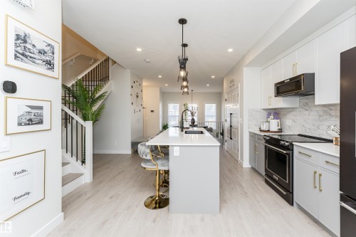 7343 179 Avenue, Edmonton, AB - Indoor Photo Showing Kitchen With Upgraded Kitchen