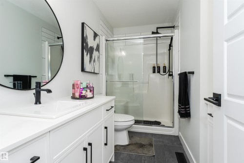 7343 179 Avenue, Edmonton, AB - Indoor Photo Showing Bathroom
