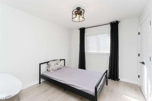 7343 179 Avenue, Edmonton, AB - Indoor Photo Showing Bedroom
