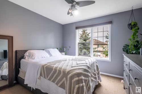 50 150 Edwards Drive, Edmonton, AB - Indoor Photo Showing Bedroom