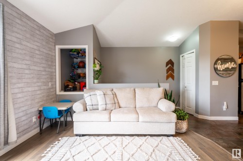50 150 Edwards Drive, Edmonton, AB - Indoor Photo Showing Living Room
