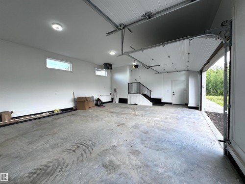 90 50205 Rge Road 232, Rural Leduc County, AB - Indoor Photo Showing Garage