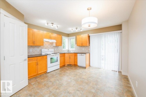 10904 72 Avenue, Edmonton, AB - Indoor Photo Showing Kitchen