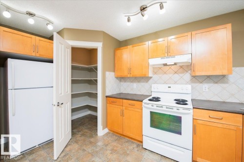 10904 72 Avenue, Edmonton, AB - Indoor Photo Showing Kitchen