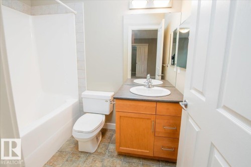 10904 72 Avenue, Edmonton, AB - Indoor Photo Showing Bathroom