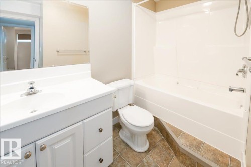 10904 72 Avenue, Edmonton, AB - Indoor Photo Showing Bathroom