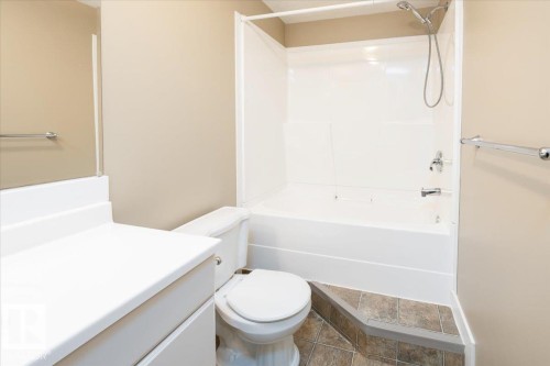 10904 72 Avenue, Edmonton, AB - Indoor Photo Showing Bathroom