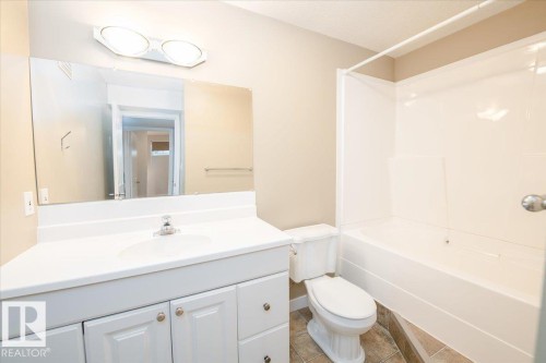 10904 72 Avenue, Edmonton, AB - Indoor Photo Showing Bathroom