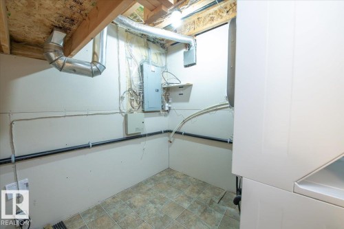 10904 72 Avenue, Edmonton, AB - Indoor