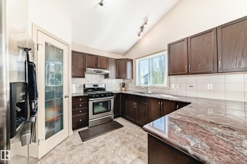 1443 37C Avenue, Edmonton, AB - Indoor Photo Showing Kitchen
