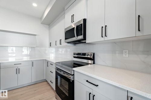 2364 Muckleplum Way, Edmonton, AB - Indoor Photo Showing Kitchen With Upgraded Kitchen