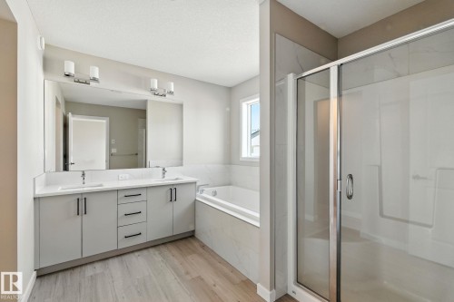 2364 Muckleplum Way, Edmonton, AB - Indoor Photo Showing Bathroom