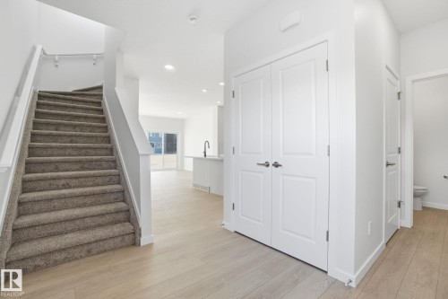 5621 Hawthorn Way, Edmonton, AB - Indoor Photo Showing Other Room