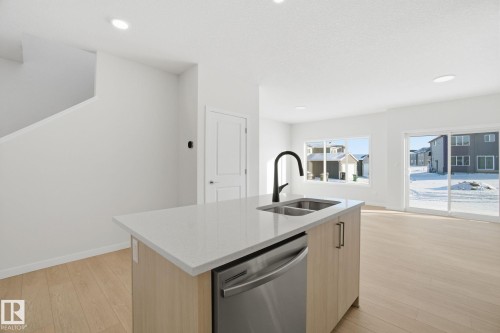 5621 Hawthorn Way, Edmonton, AB - Indoor Photo Showing Kitchen With Double Sink