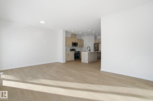 5621 Hawthorn Way, Edmonton, AB - Indoor Photo Showing Kitchen