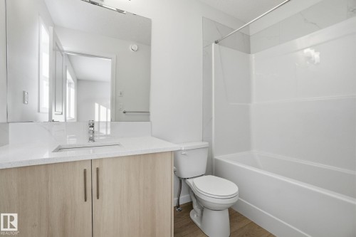 5621 Hawthorn Way, Edmonton, AB - Indoor Photo Showing Bathroom