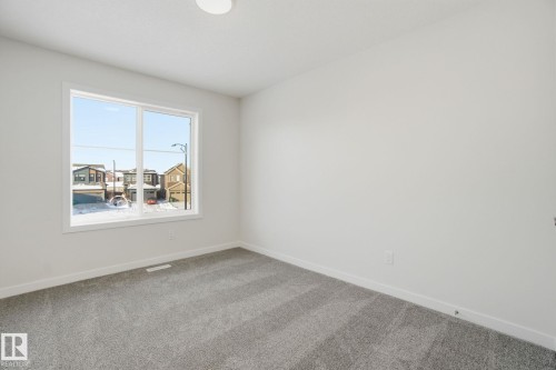 5621 Hawthorn Way, Edmonton, AB - Indoor Photo Showing Other Room