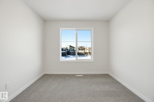 5621 Hawthorn Way, Edmonton, AB - Indoor Photo Showing Other Room