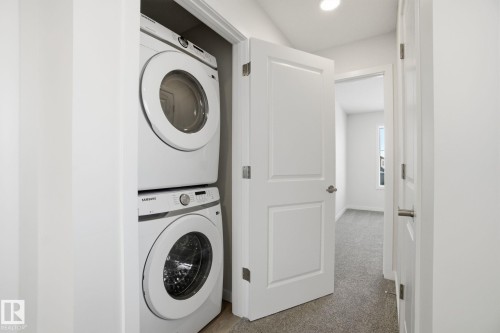 5621 Hawthorn Way, Edmonton, AB - Indoor Photo Showing Laundry Room