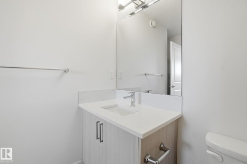 5621 Hawthorn Way, Edmonton, AB - Indoor Photo Showing Bathroom