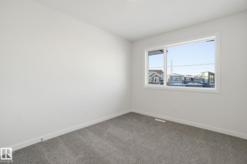 5621 Hawthorn Way, Edmonton, AB - Indoor Photo Showing Other Room
