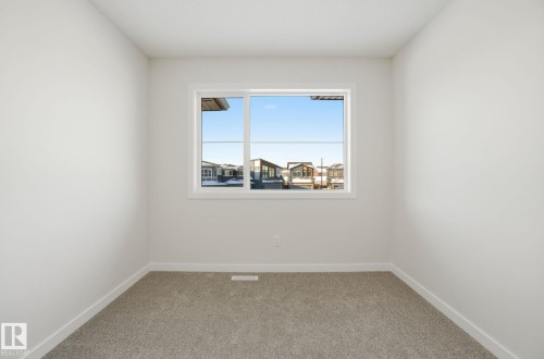 5621 Hawthorn Way, Edmonton, AB - Indoor Photo Showing Other Room