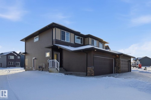 5621 Hawthorn Way, Edmonton, AB - Outdoor