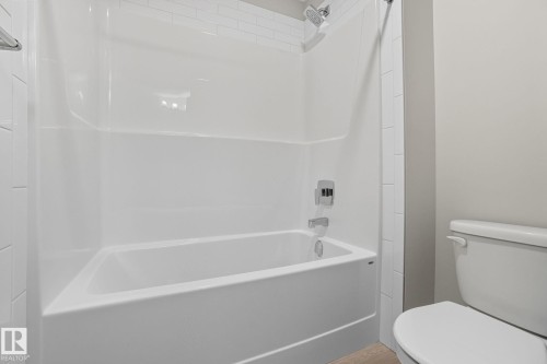 9102 Elves Loop Nw, Edmonton, AB - Indoor Photo Showing Bathroom