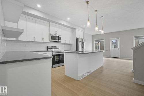 9102 Elves Loop Nw, Edmonton, AB - Indoor Photo Showing Kitchen With Upgraded Kitchen