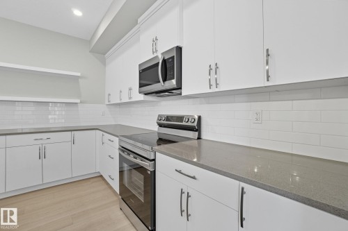 9102 Elves Loop Nw, Edmonton, AB - Indoor Photo Showing Kitchen With Upgraded Kitchen