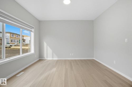 9102 Elves Loop Nw, Edmonton, AB - Indoor Photo Showing Other Room