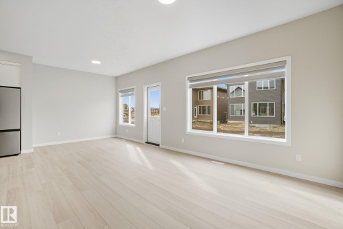 9102 Elves Loop Nw, Edmonton, AB - Indoor Photo Showing Other Room