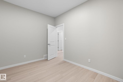 9102 Elves Loop Nw, Edmonton, AB - Indoor Photo Showing Other Room