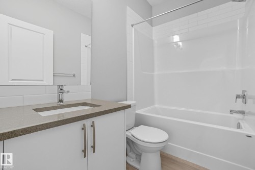 9102 Elves Loop Nw, Edmonton, AB - Indoor Photo Showing Bathroom
