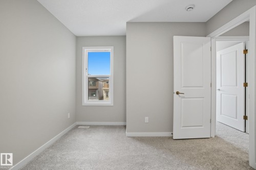 9102 Elves Loop Nw, Edmonton, AB - Indoor Photo Showing Other Room