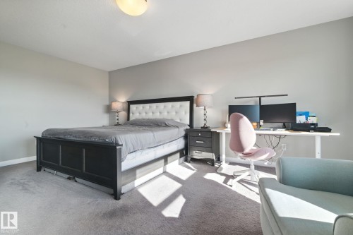 3875 Agar Green, Edmonton, AB - Indoor Photo Showing Bedroom