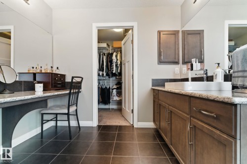 3875 Agar Green, Edmonton, AB - Indoor