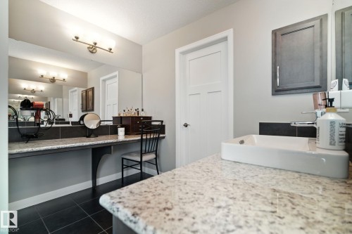 3875 Agar Green, Edmonton, AB - Indoor Photo Showing Bathroom