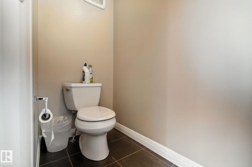 3875 Agar Green, Edmonton, AB - Indoor Photo Showing Bathroom