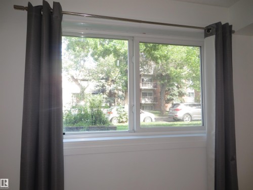 102 10547 83 Avenue, Edmonton, AB - Indoor Photo Showing Other Room