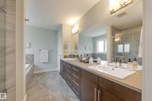 3721 Parker Court, Edmonton, AB - Indoor Photo Showing Bathroom