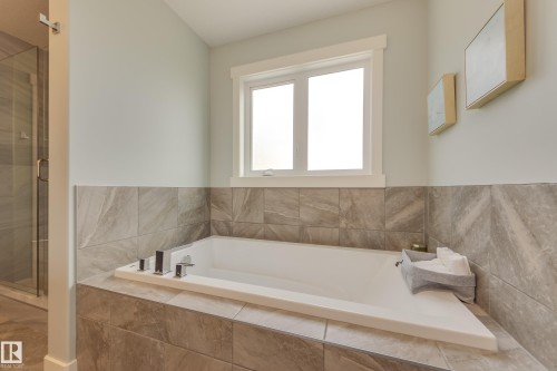 3721 Parker Court, Edmonton, AB - Indoor Photo Showing Bathroom