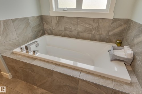 3721 Parker Court, Edmonton, AB - Indoor Photo Showing Bathroom